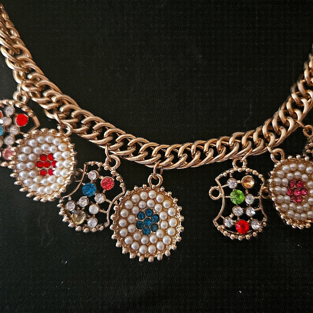 Elegant Gold and Multicolor Pendant Necklace